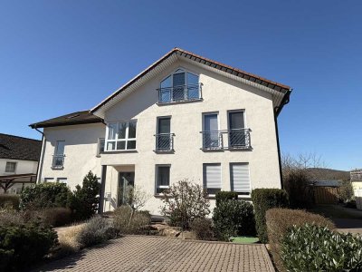 Geschmackvolle, gepflegte 3-Raum-Maisonette-Wohnung mit geh. Innenausstattung mit Balkon