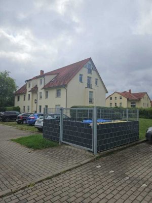 Großzügig geschnittene 4-Raum-Wohnung mit Balkon zu vermieten