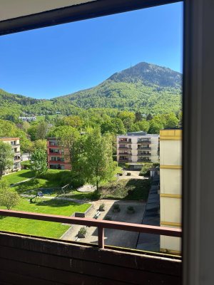 sehr gepflegt 2,5 Zimmer Wohnung, 6. Stock mit 2 Balkonen und TG