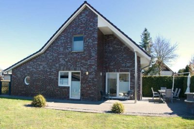 Voll möbliertes 5 Sterne 4,5-Raum-Einfamilienhaus mit lux. Innenausstattung und EBK