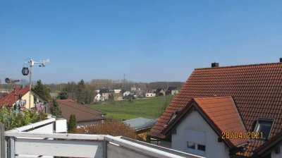 Sonnige Dachgeschoss-Wohnung/2-Zimmer-frei ab 01.11.2025