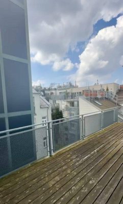 Helle Dachgeschoss- Wohnung mit Garagenplatz und großer Terrasse* Nähe der zukünftigen U2- Station