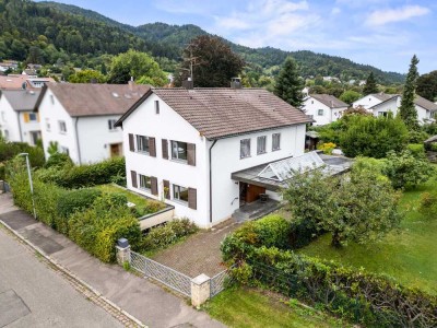 Freistendes Einfamilienhaus auf großem Grundstück
