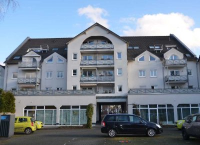 Gemütliche 2-Zimmer-Senioren-Wohnung mit Einbauküche, Aufzug und Pflegedienst im Haus!