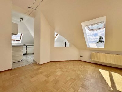 Charmante Dachgeschosswohnung mit Altbauflair in fußläufiger Bahnhofsnähe