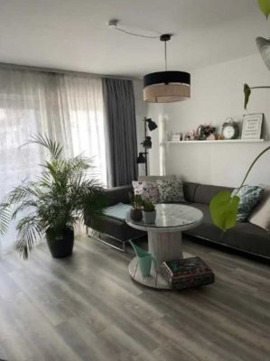 Geschmackvolle 2-Zimmer-Hochparterre-Wohnung mit geh. Innenausstattung mit Balkon und EBK