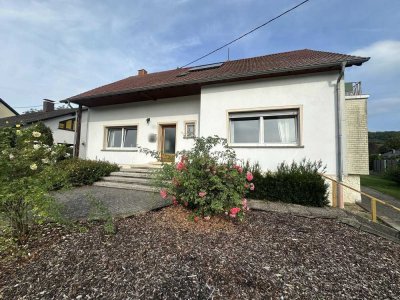 Freistehende Gelegenheit mit weitläufigem Grundstück