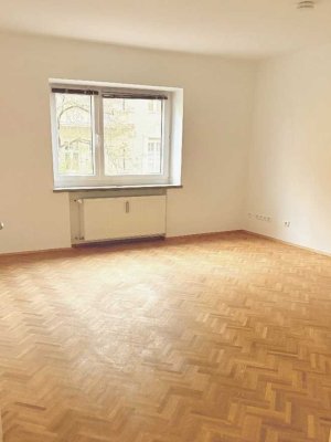 Helle 3-Zimmer Wohnung mit 2 Balkonen in München - Schwabing am Nordbad