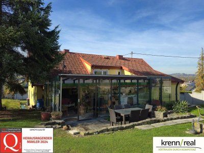 Wohnhaus mit großem Garten und Ausblick ins Grüne