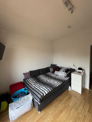 Schöne 3 Zimmer Dachgeschosswohnung (60 qm) mit Dachterrasse zu vermieten