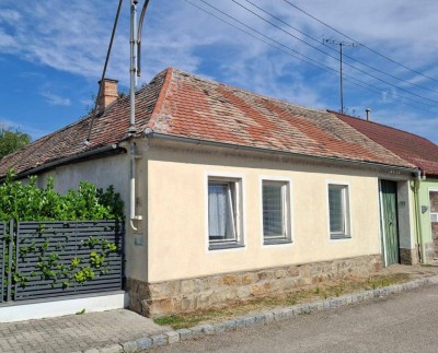 Kleinwohnhaus zum Sanieren!!