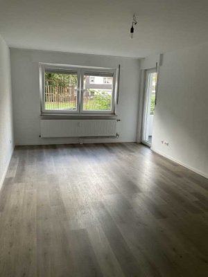Sehr schöne sanierte 2 Zimmer Wohnung mit Balkon in Duisburg zu vermieten