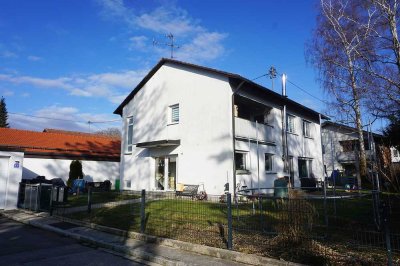 Zweifamilienhaus mit 2 Garagen in Bestlage in Hohenbrunn - EG-Wohnung frei