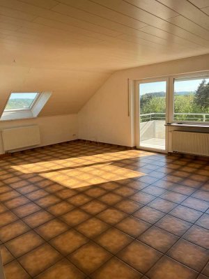 Schnuckelige 3-Zimmer-Dachgeschosswohnung mit Balkon in Heimsheim