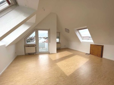 TOP CHANCE: Vermietete           3-Zimmer-    Dachgeschoss-  wohnung in  attraktiver Lage!