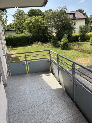 Stilvolle, sanierte 3-Zimmer-Erdgeschosswohnung mit Balkon und EBK in Backnang