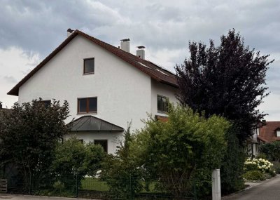 Großzügiges Reiheneckhaus für Gartenliebhaber in bester Lage in Burgau