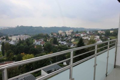 PASSAU/GRUBWEG: Großzügige und sehr gepflegte 2-Zi.-Whg. mit Aufzug und Fernblick