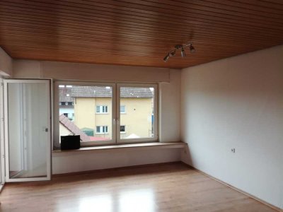 Attraktive 3.5-Zimmer-Wohnung mit Balkon und Einbauküche in Göppingen-Bezgenriet