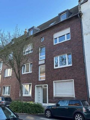 Renovierte Dachgeschosswohnung mitten in Moers