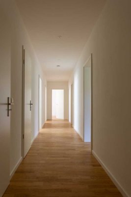 Große 4-Zimmer-Wohnung mit Balkon in zentrumsnaher Lage von Zeitz