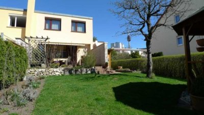 Familienfreundliches Wohnen - Reiheneckhaus mit Garage und Garten