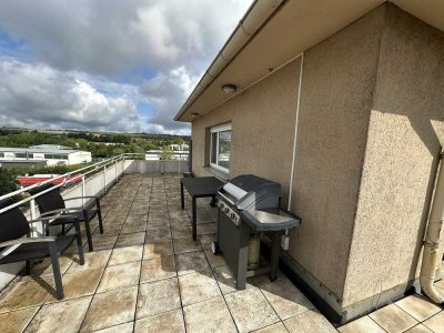 Helle, möblierte Wohnung mit großem Balkon über den Dächern von Kaiserslautern