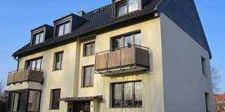 Düsseldorf-Urdenbach mit Blick in die Kämpe: Schicke 2-Zi.-Whg. mit Balkon und großer Wohnküche