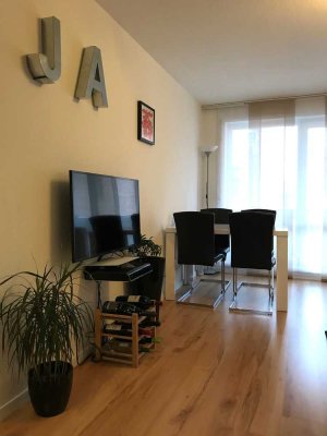 Attraktive, vollständig renovierte und möblierte 3-Zimmer-Wohnung mit Balkon und Duplex-Stellplatz