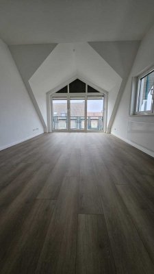 Helle 2-Zimmer Dachgeschosswohnung mit Balkon in Groß-Gerau (Dornheim)