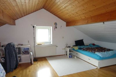 40 m² ZUHAUSE: 1-Zimmer Dachgeschoss-Wohnung im Nord-Westen Kraiburgs