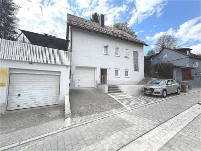 Charmantes EFH mit traumhafter Aussicht, 3 Garagen und Garten