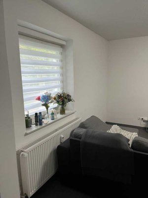 Renovierte 2-Zimmer-Wohnung in Duisburg-Meiderich mit Einbauküche – ruhige Lage