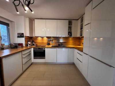 Wohlfühlen in Aschheim: Sonnige 4-Zimmer-Whg mit Einbauküche & Balkon