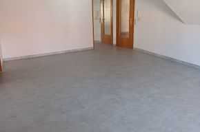 Zentral gelegene 2-Zimmer-DG-Wohnung mit Einbauküche, Balkon und TG-Stellplatz in Bad Mergentheim