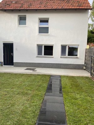 Wunderschön saniertes Haus/Wohnung mit Garten, Terrasse, 3 Parkplätzen & Einbauküche ab sofort