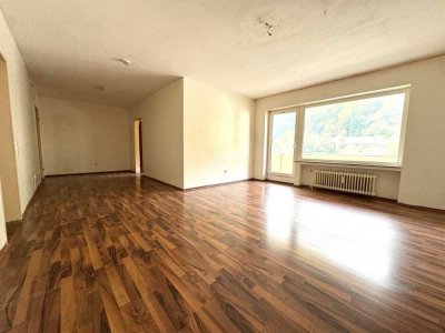 zentral gelegene 3,5 Zimmerwohnung mit riesigem Balkon ab sofort frei