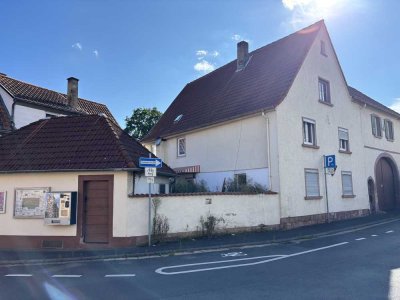 Charmantes, renovierungsbedürftiges Haus mit Nebengebäuden – Ideal für Handwerker oder Investoren