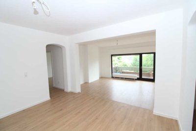 Helle, frisch renovierte 4-Zimmerwohnung mit zwei Balkonen und hochwertiger Ausstattung!