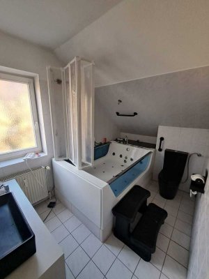 Einzigartig ausgestattete Dachgeschosswohnung (möbliert und befristet)