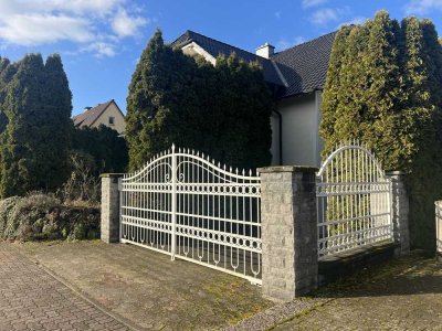 KARSTEN IMMOBILIEN ermöglicht Ihnen: Elegante Villa für Familien - Stilvolles Wohnen in Perfektion.