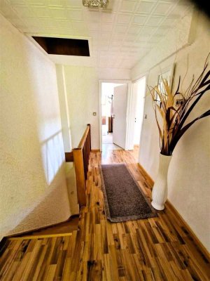 Bezahlbares Wohnhaus mit Garten und Garage in 66571 Dirmingen