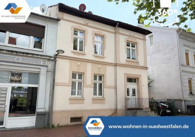 Zentral gelegenes Zweifamilienhaus mit Potenzial
