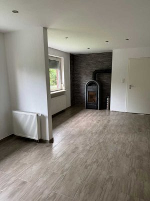 Ideal für Handwerker und Gartenliebhaber –
3-Zimmer-Haus mit Einbauküche in Windischeschenbach