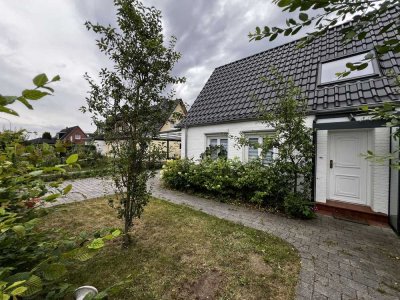 Doppelhaushälfte mit Garten + gehobener Innenausstattung im schönen Travemünde - sofort bezugsfertig