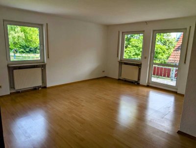 Ruhige und gepflegte 3-Zimmer-Wohnung mit zwei Balkonen, EBK und TG-Stellplatz in Freudenstadt