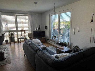 Geschmackvolle, neuwertige 2-Zimmer-Wohnung mit gehobener Innenausstattung mit EBK in Randersacker
