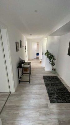Exklusive 3,5-Raum-Dachgeschosswohnung mit gehobener Innenausstattung mit Balkon in Schwandorf