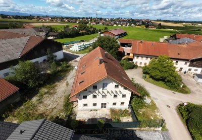 Freies ehem.ldw Anwesen, Resthof mit einer Wohnung und genehm. Neubau von 3, Zwei-Zimmer Wohnungen.