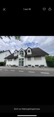 3-Raum-DG-Wohnung mit Balkon und Blick in Park in Unkel